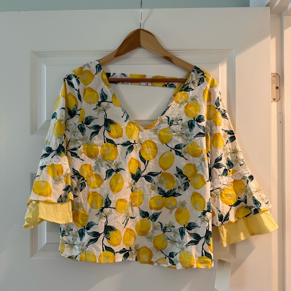 love on a hanger Tops - Love on a Hanger Lemon Print Blouse - Yellow and White